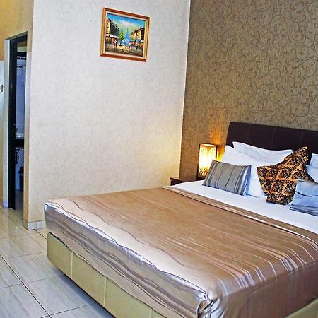 Hotel C3 Semarang Exterior foto