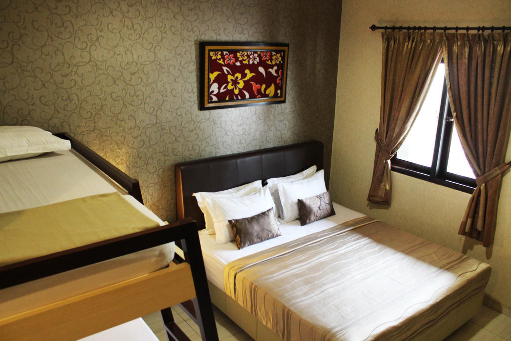 Hotel C3 Semarang Quarto foto