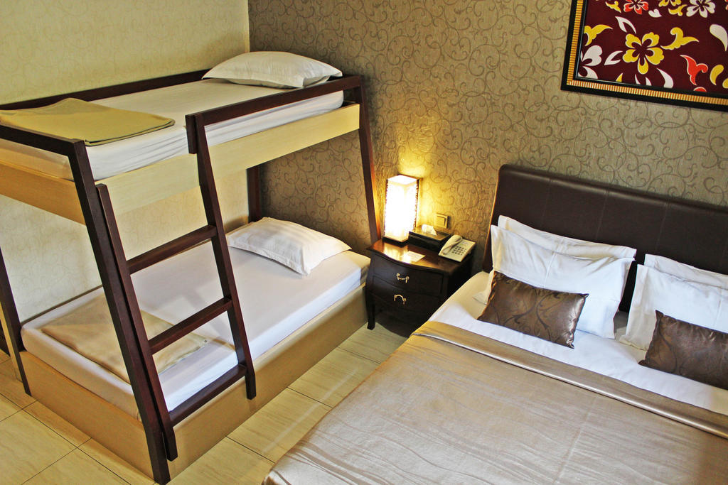 Hotel C3 Semarang Quarto foto